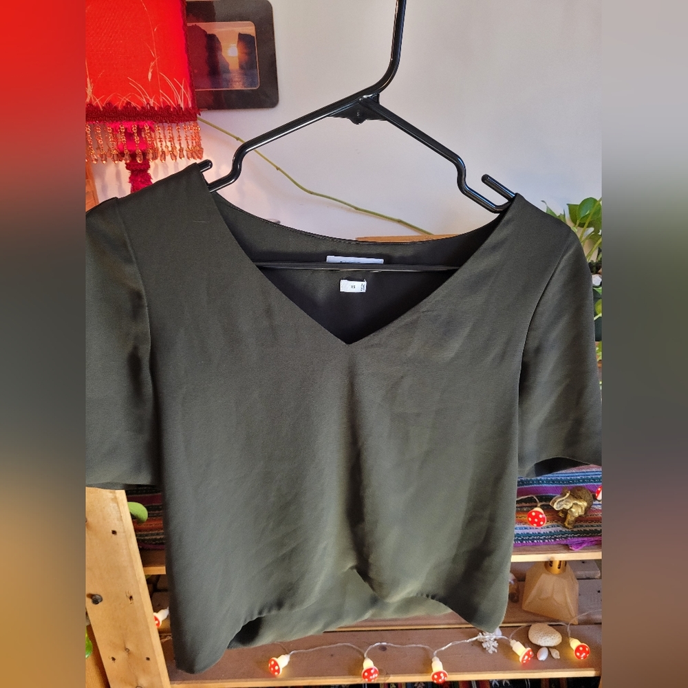 Aritzia Babaton olive green randy blouse
